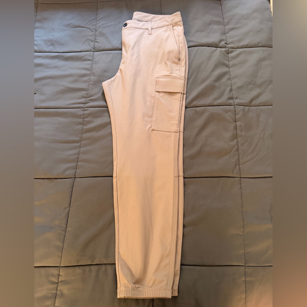 Vuori Men's Light Tan Cargo Pants